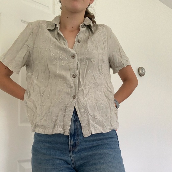 💚 Victoria Moon embroidered tee - Picture 2 of 12